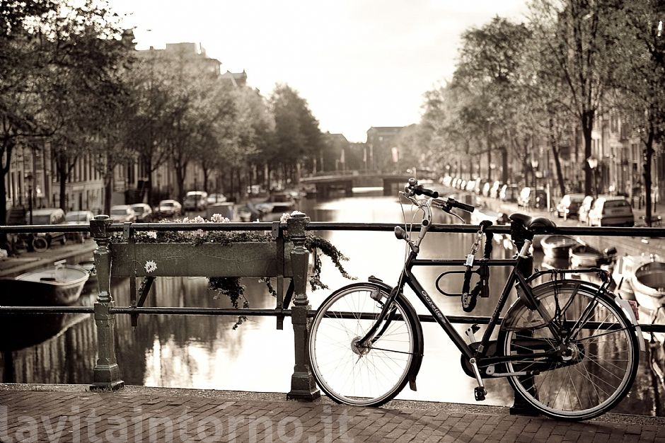 Amsterdam: bike on the bridge #4
