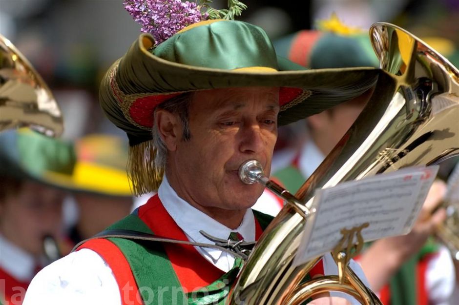 in processione con flicorno