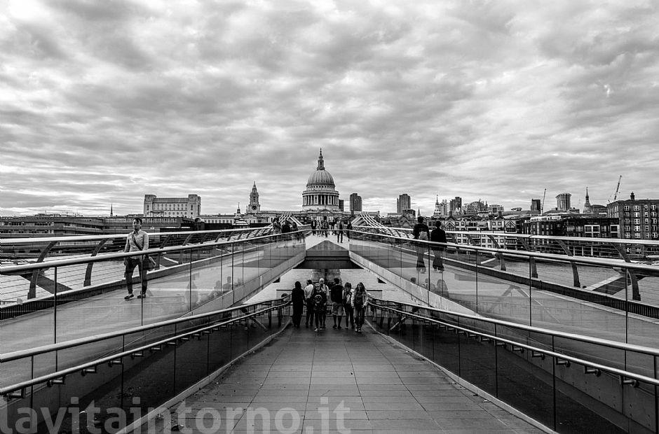 London - Millenium Bridge