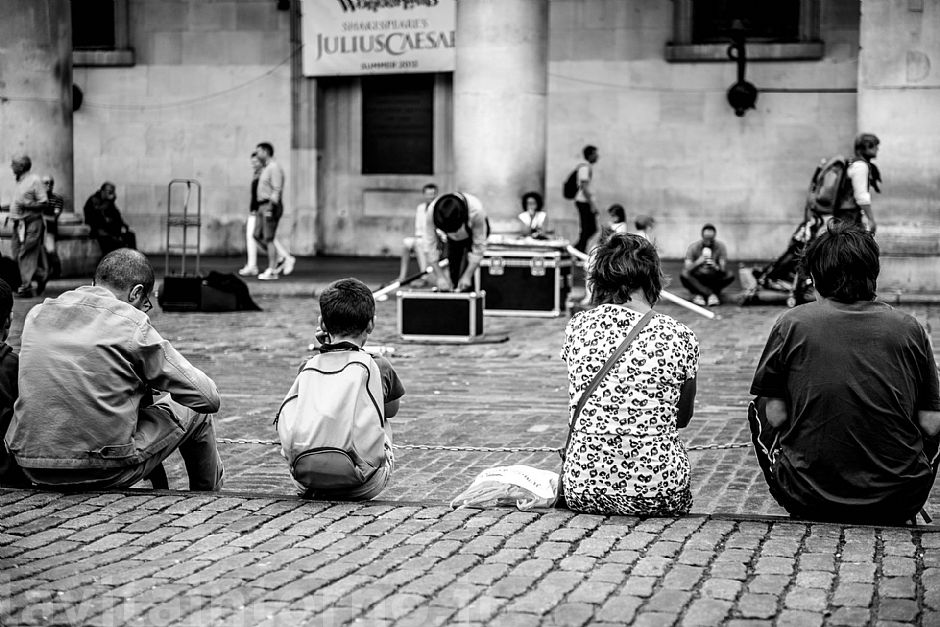 London - waiting busker