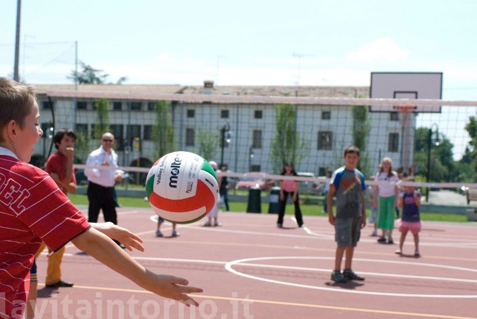 tutti in attesa di lei ... la palla!
